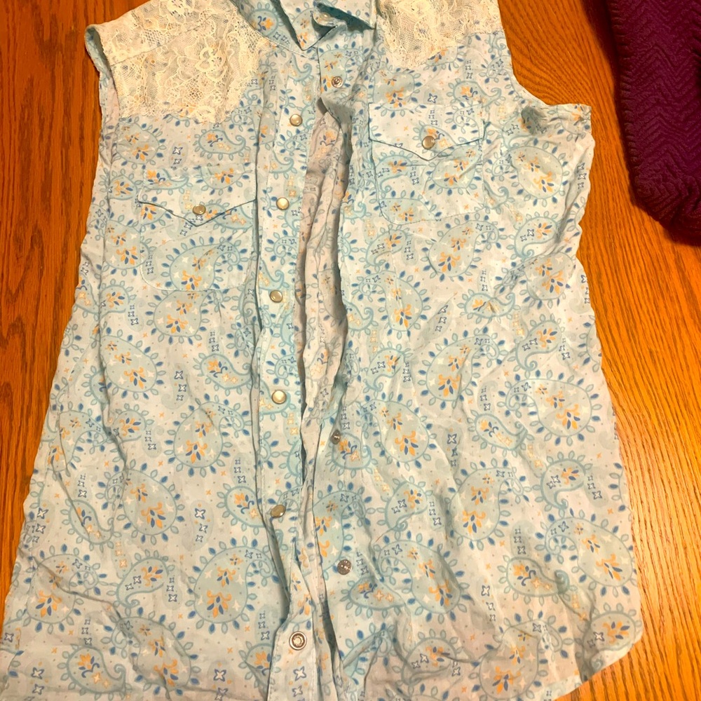 Wrangler sleeveless pearl snap button down